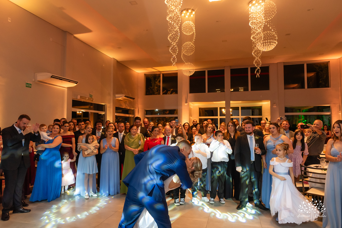 festa - Mayara - Guilherme -  adultos - crianças - pista de dança - animação - brincadeiras - alegria - amigos - familiares - cerimônia - Chácara do Amanhecer - amor - preparativos - gratidão - casal - fotógrafo - Pelotas-Antonio Rocha Fotografias