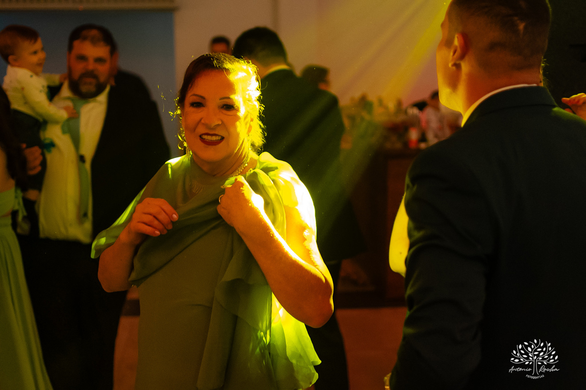 festa - Mayara - Guilherme -  adultos - crianças - pista de dança - animação - brincadeiras - alegria - amigos - familiares - cerimônia - Chácara do Amanhecer - amor - preparativos - gratidão - casal - fotógrafo - Pelotas-Antonio Rocha Fotografias