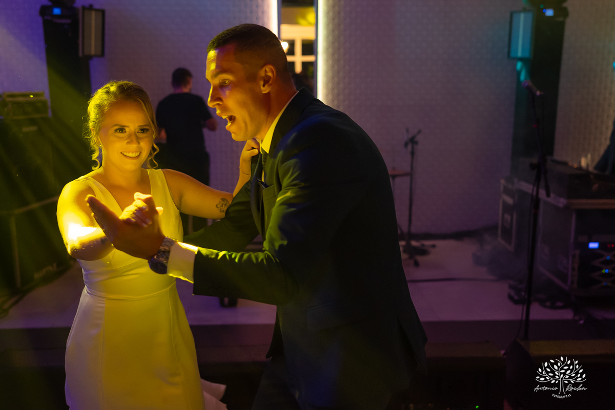 festa - Mayara - Guilherme -  adultos - crianças - pista de dança - animação - brincadeiras - alegria - amigos - familiares - cerimônia - Chácara do Amanhecer - amor - preparativos - gratidão - casal - fotógrafo - Pelotas-Antonio Rocha Fotografias