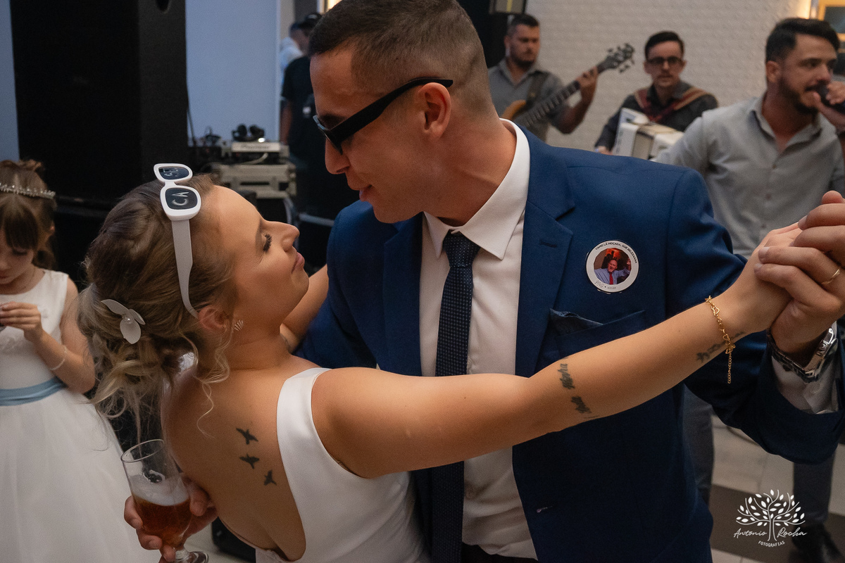 festa - Mayara - Guilherme -  adultos - crianças - pista de dança - animação - brincadeiras - alegria - amigos - familiares - cerimônia - Chácara do Amanhecer - amor - preparativos - gratidão - casal - fotógrafo - Pelotas-Antonio Rocha Fotografias