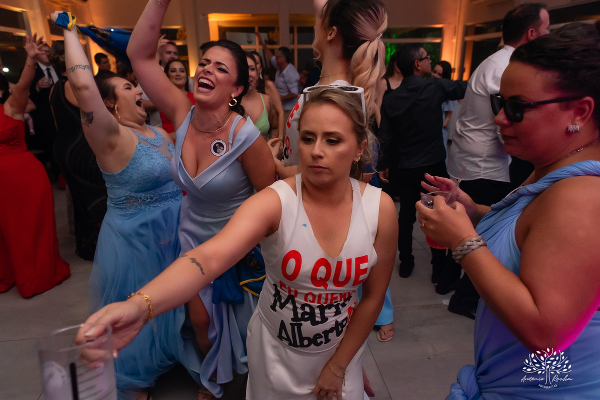festa - Mayara - Guilherme -  adultos - crianças - pista de dança - animação - brincadeiras - alegria - amigos - familiares - cerimônia - Chácara do Amanhecer - amor - preparativos - gratidão - casal - fotógrafo - Pelotas-Antonio Rocha Fotografias