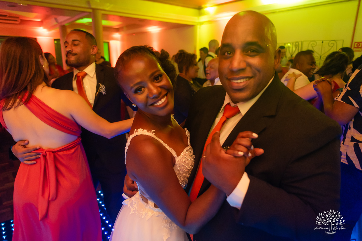 casamento- Márcia- Cristiano- cerimônia- amor- cumplicidade- união- Comunidade Evangélica Luterana Redenção- amigos- irmãos- festa- Pagode em Dose Dupla-família- G2 Eventos-música- registros fotográficos  -Antonio Rocha Fotografias – Pelotas-