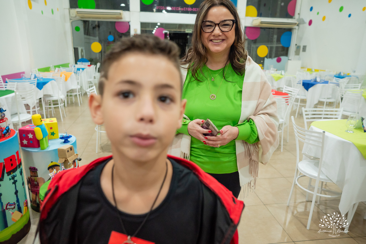Derlei- alegre-carinhoso-tema Roblox-cachorros-quentes-pinturas faciais-docinhos-confiança no fotógrafo- fotos de festa infantil-fotógrafo profissional-fotografia de eventos-fotografia espontânea-aniversário infantil–Antonio Rocha Fotografias-Pelotas