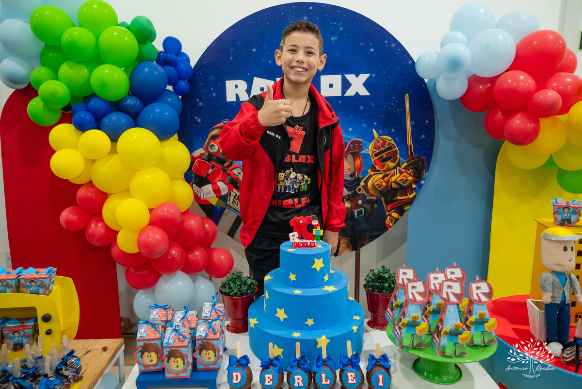 Derlei- alegre-carinhoso-tema Roblox-cachorros-quentes-pinturas faciais-docinhos-confiança no fotógrafo- fotos de festa infantil-fotógrafo profissional-fotografia de eventos-fotografia espontânea-aniversário infantil–Antonio Rocha Fotografias-Pelotas