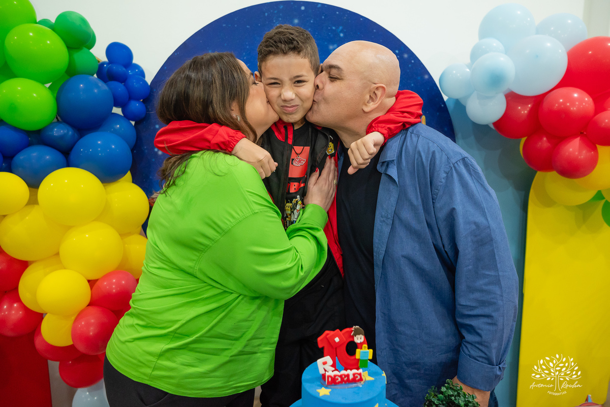 Derlei- alegre-carinhoso-tema Roblox-cachorros-quentes-pinturas faciais-docinhos-confiança no fotógrafo- fotos de festa infantil-fotógrafo profissional-fotografia de eventos-fotografia espontânea-aniversário infantil–Antonio Rocha Fotografias-Pelotas