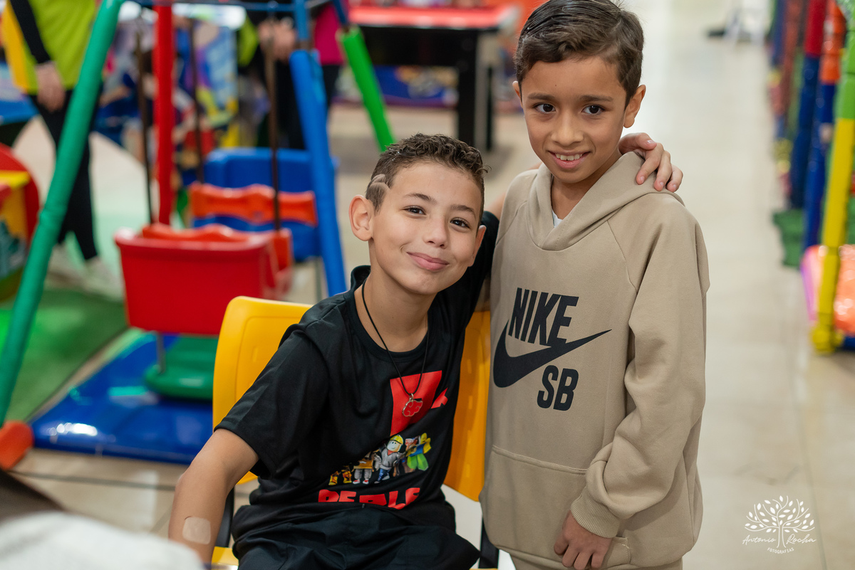 Derlei- alegre-carinhoso-tema Roblox-cachorros-quentes-pinturas faciais-docinhos-confiança no fotógrafo- fotos de festa infantil-fotógrafo profissional-fotografia de eventos-fotografia espontânea-aniversário infantil–Antonio Rocha Fotografias-Pelotas