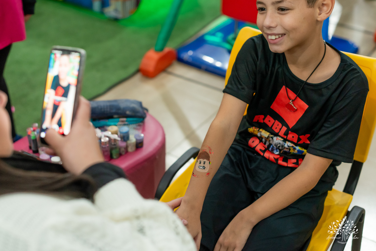 Derlei- alegre-carinhoso-tema Roblox-cachorros-quentes-pinturas faciais-docinhos-confiança no fotógrafo- fotos de festa infantil-fotógrafo profissional-fotografia de eventos-fotografia espontânea-aniversário infantil–Antonio Rocha Fotografias-Pelotas