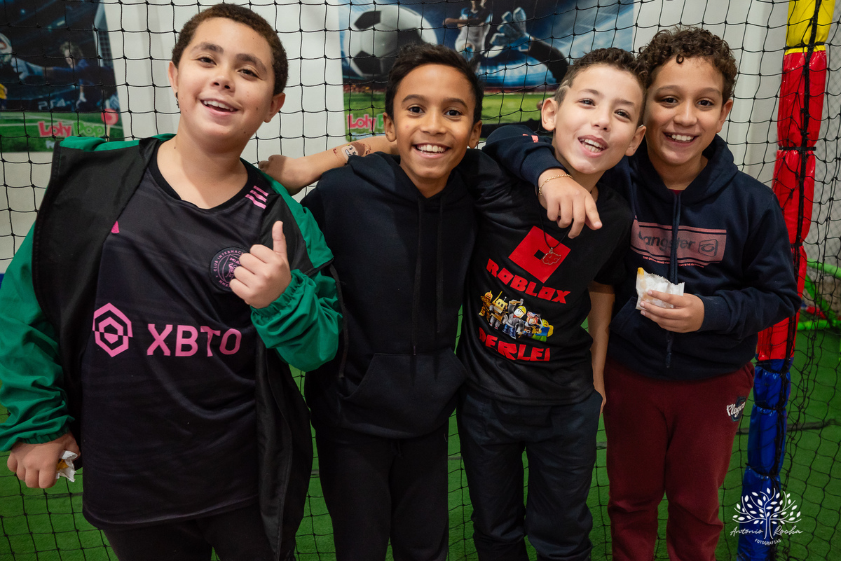 Derlei- alegre-carinhoso-tema Roblox-cachorros-quentes-pinturas faciais-docinhos-confiança no fotógrafo- fotos de festa infantil-fotógrafo profissional-fotografia de eventos-fotografia espontânea-aniversário infantil–Antonio Rocha Fotografias-Pelotas