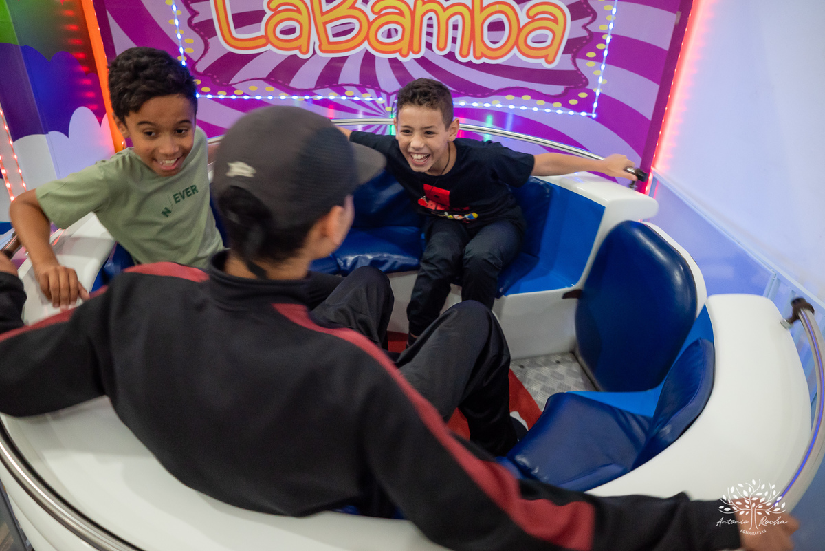 Derlei- alegre-carinhoso-tema Roblox-cachorros-quentes-pinturas faciais-docinhos-confiança no fotógrafo- fotos de festa infantil-fotógrafo profissional-fotografia de eventos-fotografia espontânea-aniversário infantil–Antonio Rocha Fotografias-Pelotas