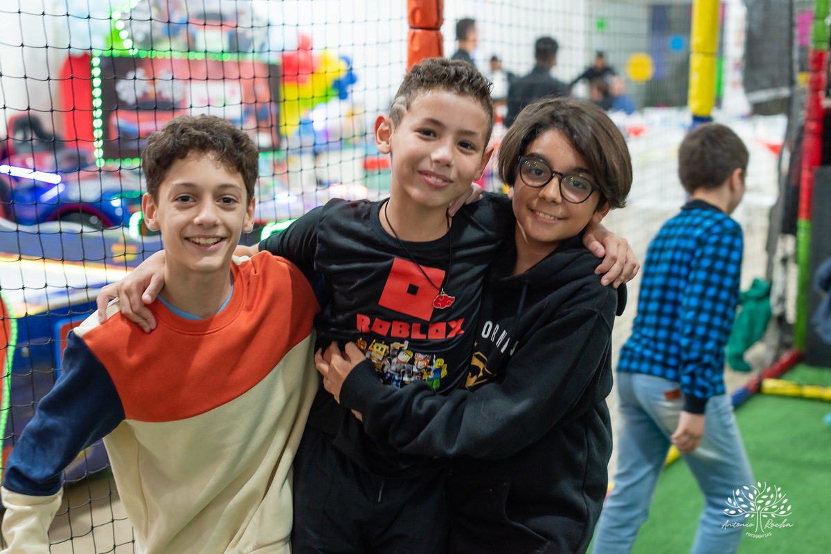 Derlei- alegre-carinhoso-tema Roblox-cachorros-quentes-pinturas faciais-docinhos-confiança no fotógrafo- fotos de festa infantil-fotógrafo profissional-fotografia de eventos-fotografia espontânea-aniversário infantil–Antonio Rocha Fotografias-Pelotas