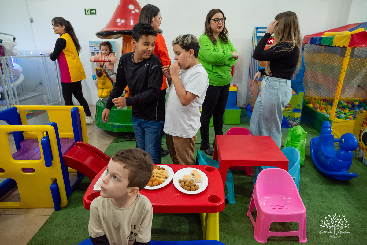 Derlei- alegre-carinhoso-tema Roblox-cachorros-quentes-pinturas faciais-docinhos-confiança no fotógrafo- fotos de festa infantil-fotógrafo profissional-fotografia de eventos-fotografia espontânea-aniversário infantil–Antonio Rocha Fotografias-Pelotas