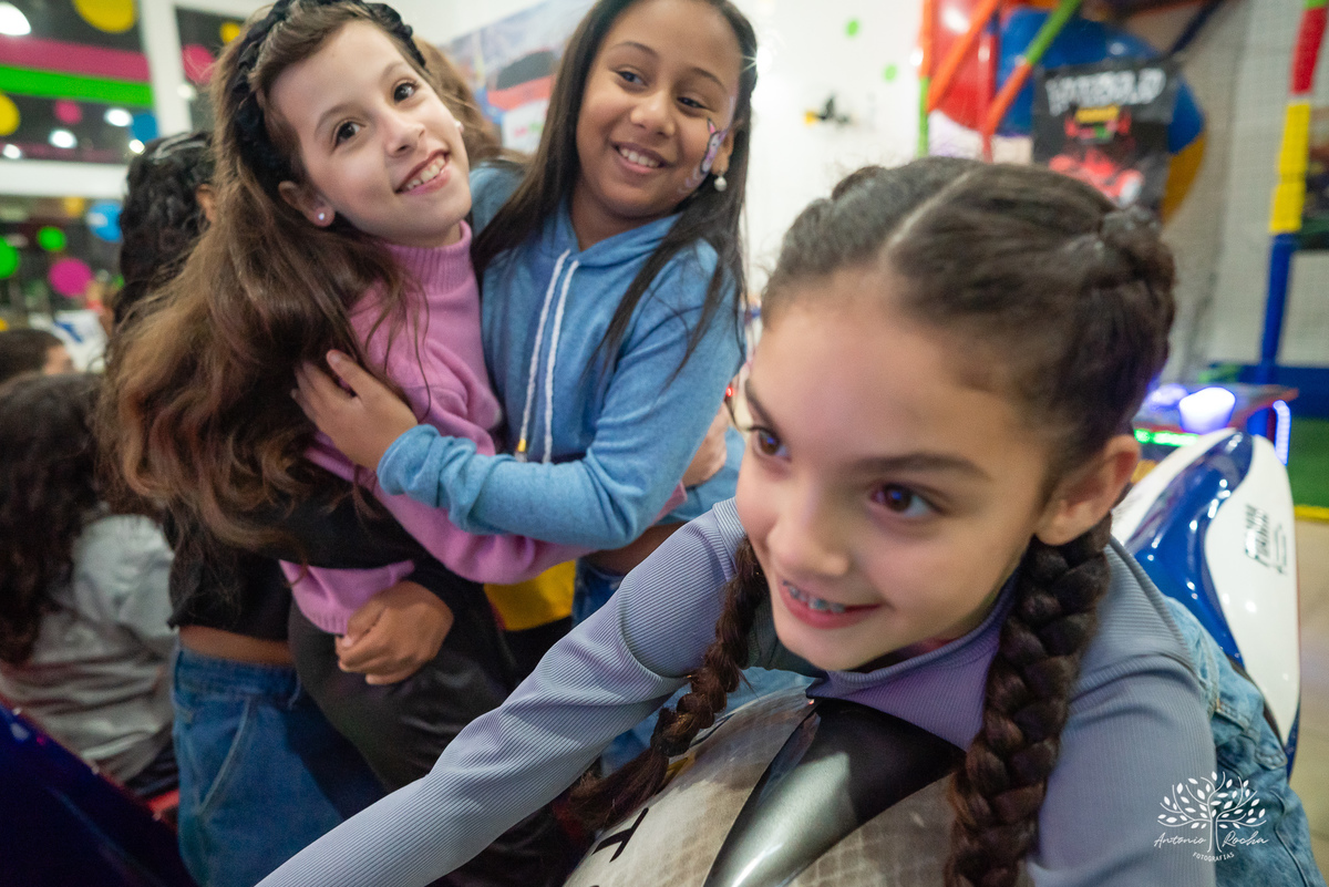 Derlei- alegre-carinhoso-tema Roblox-cachorros-quentes-pinturas faciais-docinhos-confiança no fotógrafo- fotos de festa infantil-fotógrafo profissional-fotografia de eventos-fotografia espontânea-aniversário infantil–Antonio Rocha Fotografias-Pelotas