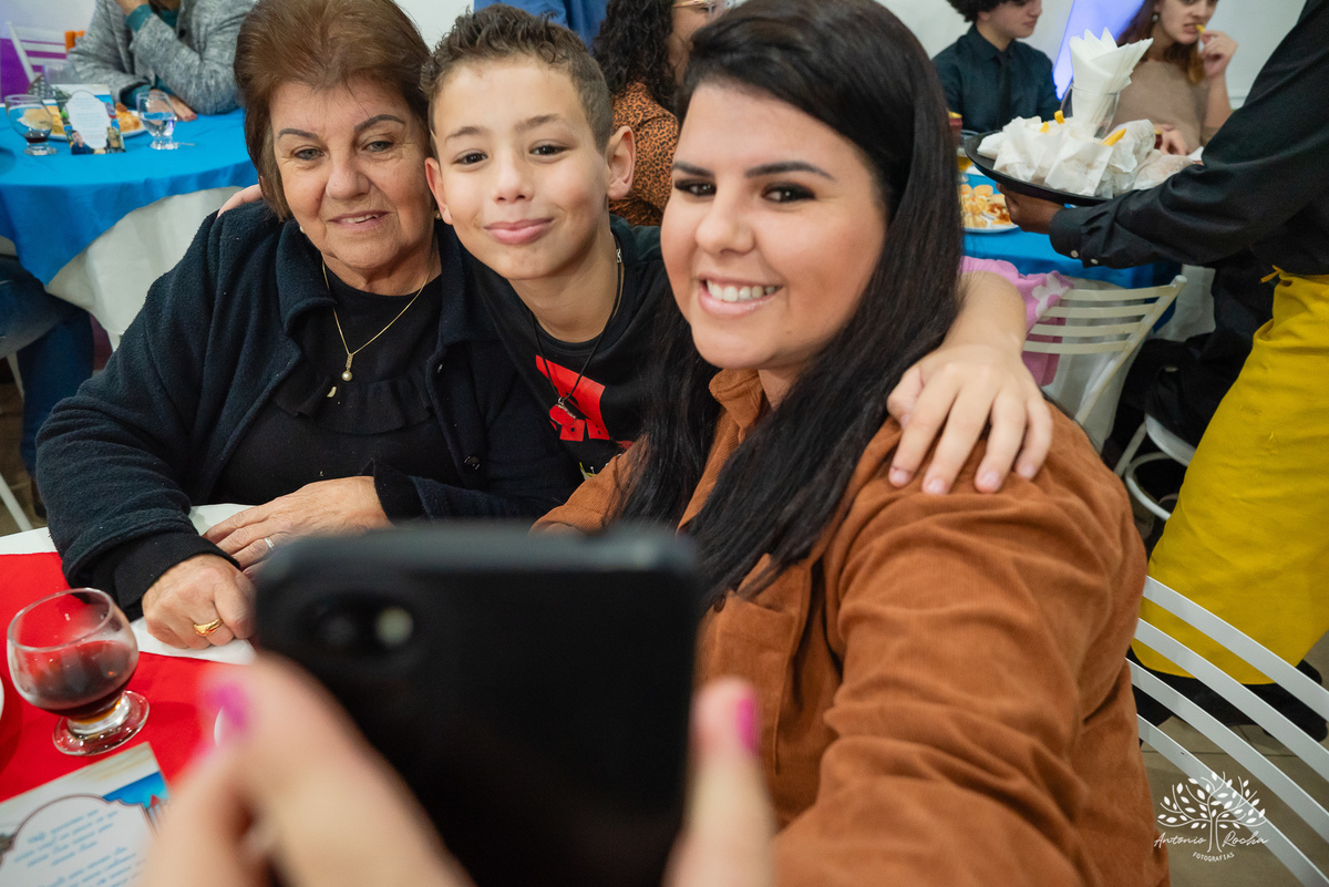 Derlei- alegre-carinhoso-tema Roblox-cachorros-quentes-pinturas faciais-docinhos-confiança no fotógrafo- fotos de festa infantil-fotógrafo profissional-fotografia de eventos-fotografia espontânea-aniversário infantil–Antonio Rocha Fotografias-Pelotas