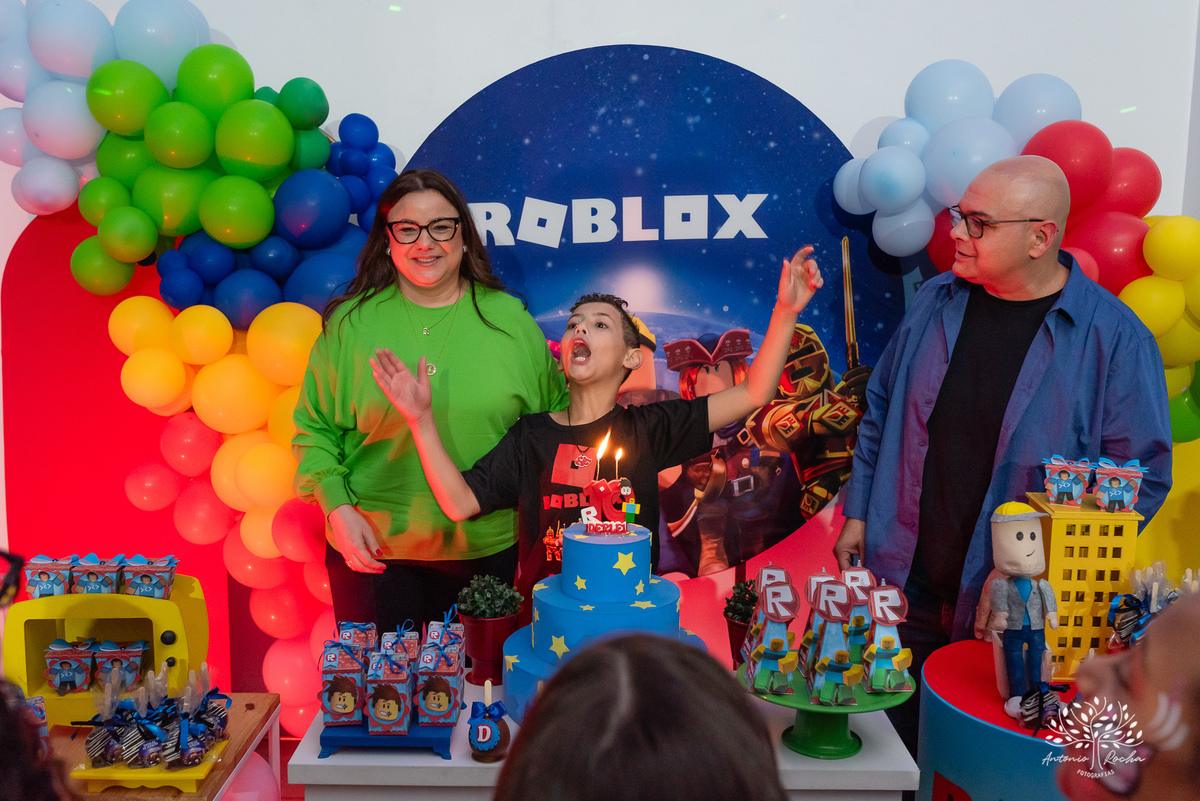 Derlei- alegre-carinhoso-tema Roblox-cachorros-quentes-pinturas faciais-docinhos-confiança no fotógrafo- fotos de festa infantil-fotógrafo profissional-fotografia de eventos-fotografia espontânea-aniversário infantil–Antonio Rocha Fotografias-Pelotas