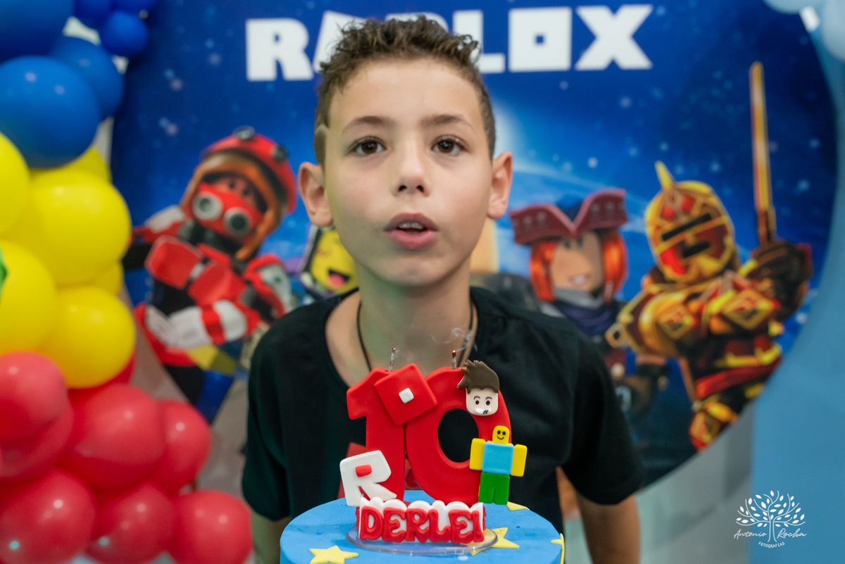 Derlei- alegre-carinhoso-tema Roblox-cachorros-quentes-pinturas faciais-docinhos-confiança no fotógrafo- fotos de festa infantil-fotógrafo profissional-fotografia de eventos-fotografia espontânea-aniversário infantil–Antonio Rocha Fotografias-Pelotas