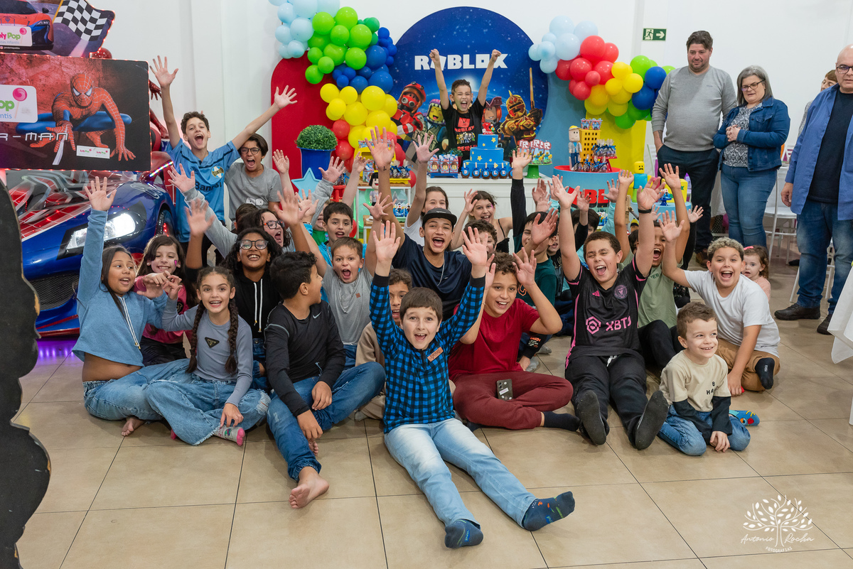 Derlei- alegre-carinhoso-tema Roblox-cachorros-quentes-pinturas faciais-docinhos-confiança no fotógrafo- fotos de festa infantil-fotógrafo profissional-fotografia de eventos-fotografia espontânea-aniversário infantil–Antonio Rocha Fotografias-Pelotas