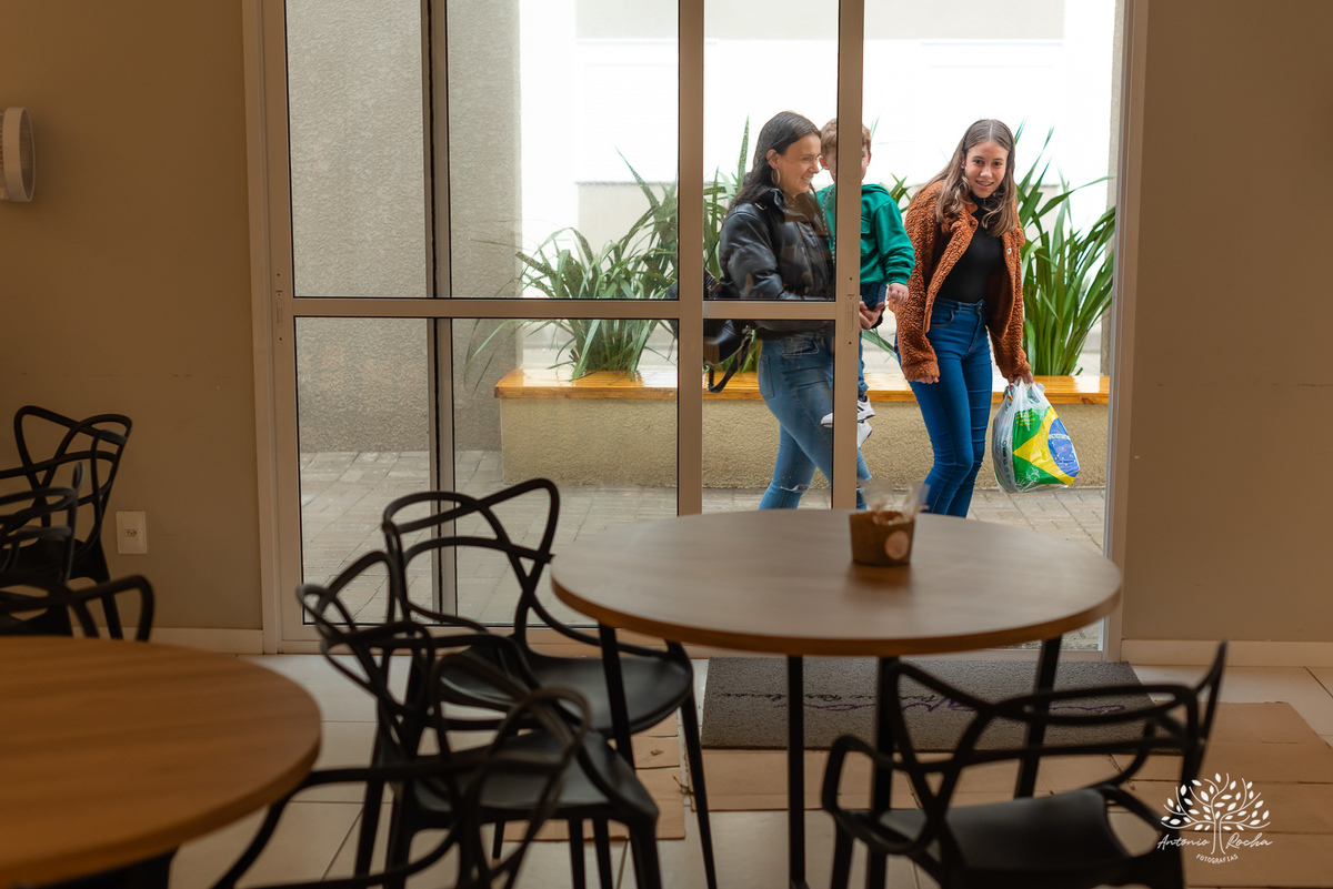 chá de bebê-Arthur-Marci-Patrick-energia contagiante – amigos-familiares - celebração - chegada do bebê - carinhos - risadas - tarde divertida-chuva - calor humano - cliques - emoção - felicidade - registro fotográfico - Antonio Rocha Fotografias-Pelotas