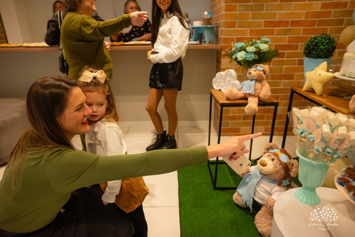 chá de bebê-Arthur-Marci-Patrick-energia contagiante – amigos-familiares - celebração - chegada do bebê - carinhos - risadas - tarde divertida-chuva - calor humano - cliques - emoção - felicidade - registro fotográfico - Antonio Rocha Fotografias-Pelotas