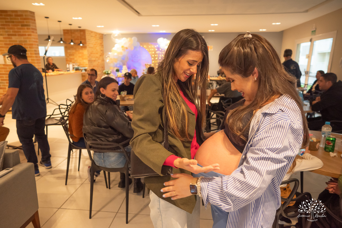 chá de bebê-Arthur-Marci-Patrick-energia contagiante – amigos-familiares - celebração - chegada do bebê - carinhos - risadas - tarde divertida-chuva - calor humano - cliques - emoção - felicidade - registro fotográfico - Antonio Rocha Fotografias-Pelotas