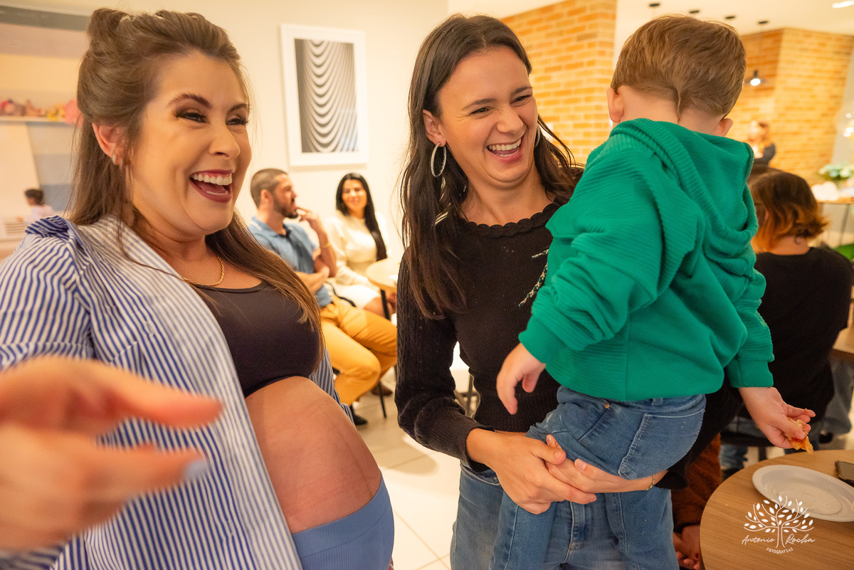 chá de bebê-Arthur-Marci-Patrick-energia contagiante – amigos-familiares - celebração - chegada do bebê - carinhos - risadas - tarde divertida-chuva - calor humano - cliques - emoção - felicidade - registro fotográfico - Antonio Rocha Fotografias-Pelotas