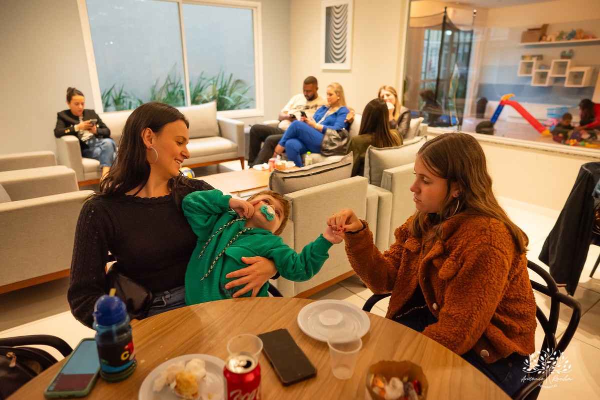 chá de bebê-Arthur-Marci-Patrick-energia contagiante – amigos-familiares - celebração - chegada do bebê - carinhos - risadas - tarde divertida-chuva - calor humano - cliques - emoção - felicidade - registro fotográfico - Antonio Rocha Fotografias-Pelotas