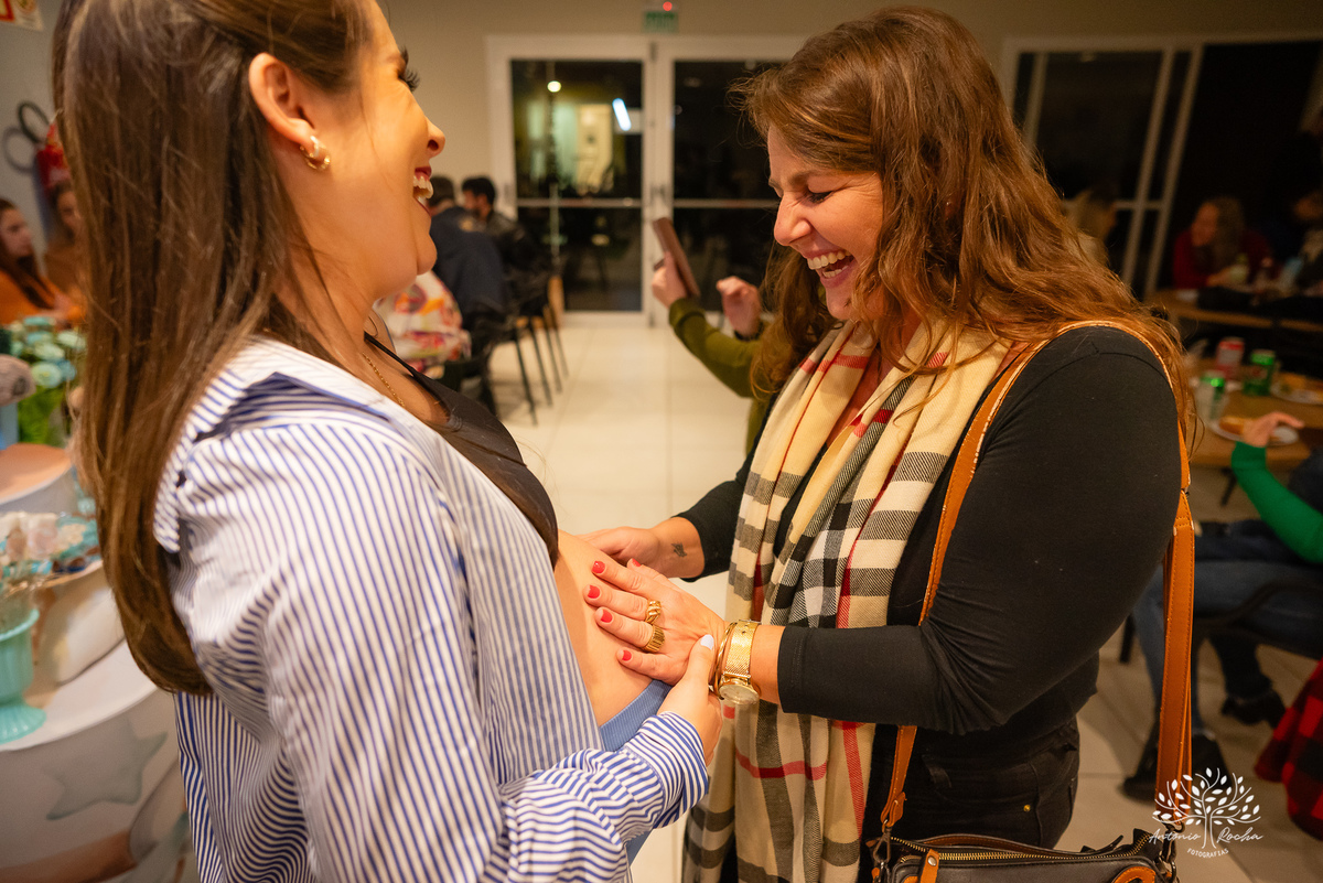 chá de bebê-Arthur-Marci-Patrick-energia contagiante – amigos-familiares - celebração - chegada do bebê - carinhos - risadas - tarde divertida-chuva - calor humano - cliques - emoção - felicidade - registro fotográfico - Antonio Rocha Fotografias-Pelotas