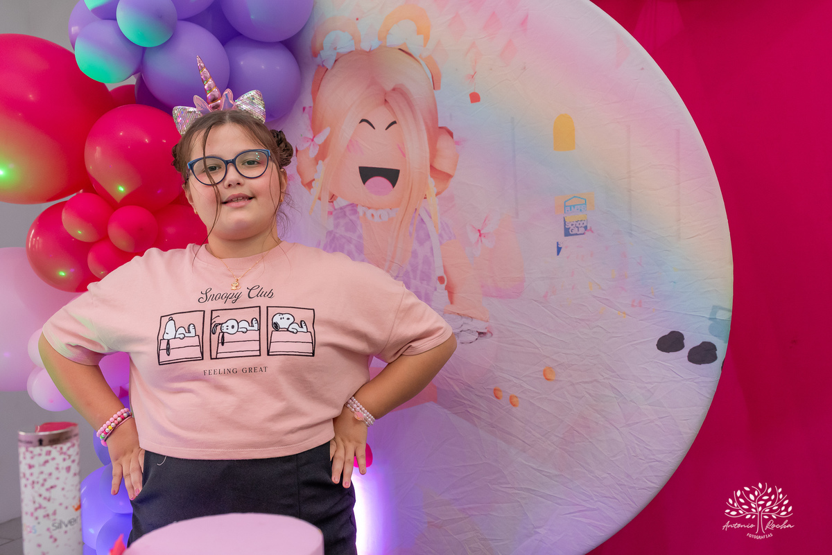 festa-9 anos-Catarina-alegria-abraços-amigos-familiares-Roblox-diversão-tobogã-cama elástica-amor-momentos especiais-fotógrafo-celebração-união-conexão familiar-diversão infantil-evento-fotografia profissional-Antonio Rocha Fotografias-Pelotas