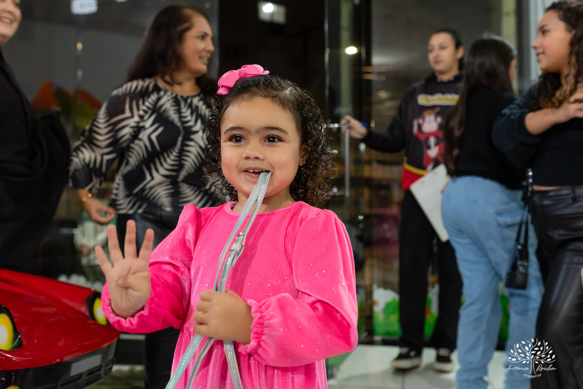 aniversário - Martina - festa infantil - fotografia de aniversário - fotógrafo de família - celebração- energia  - vitalidade - personalidade - Isadora - amor fraternal - Show do Parabéns - alegria - confiança - carinho - Antonio Rocha Fotografias-Pelotas