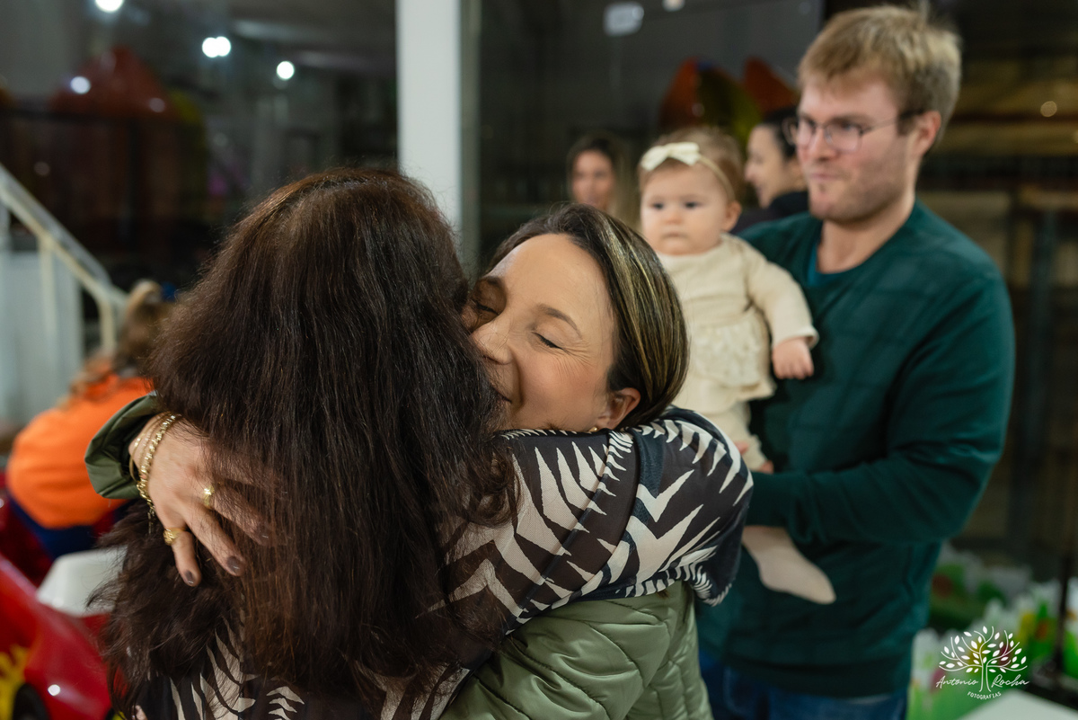aniversário - Martina - festa infantil - fotografia de aniversário - fotógrafo de família - celebração- energia  - vitalidade - personalidade - Isadora - amor fraternal - Show do Parabéns - alegria - confiança - carinho - Antonio Rocha Fotografias-Pelotas