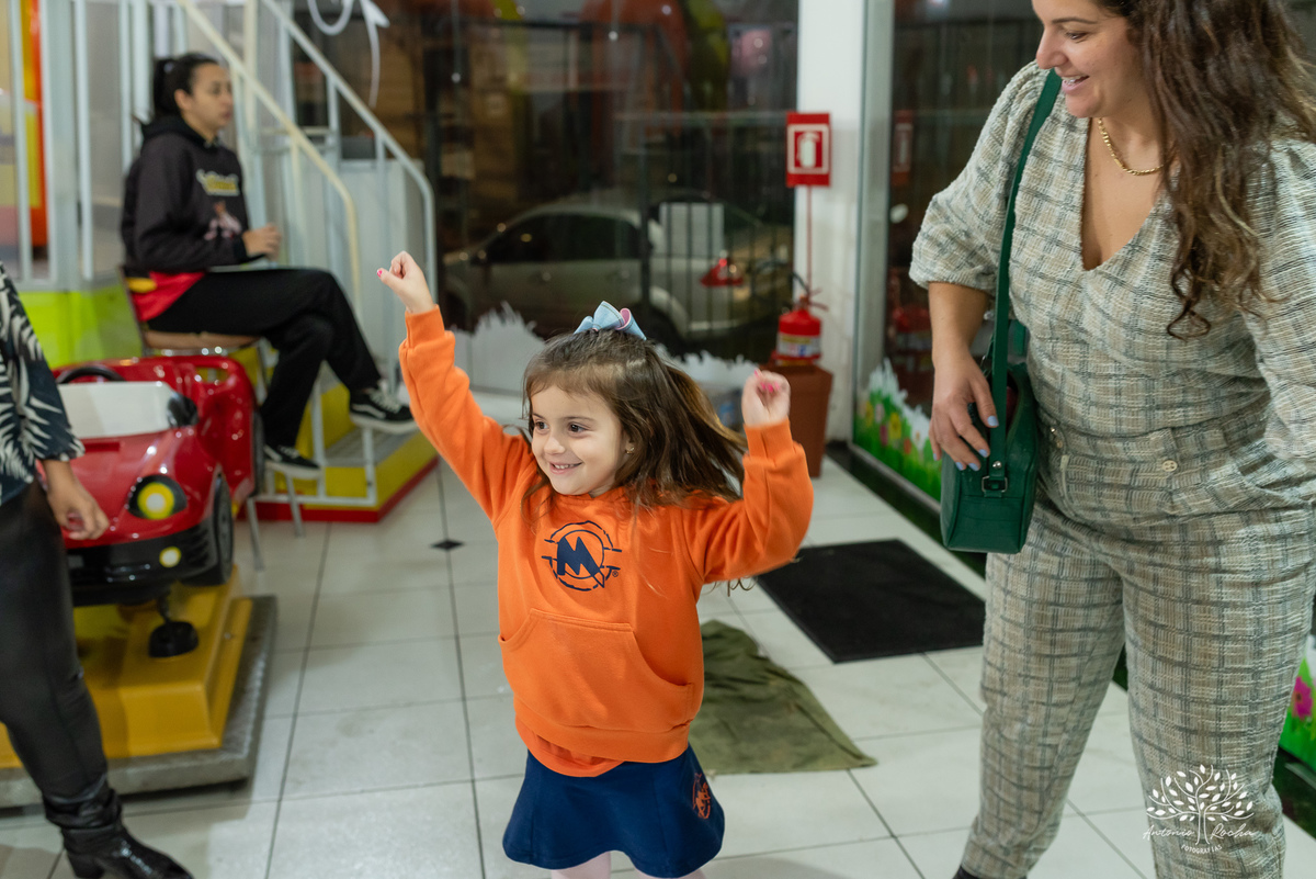 aniversário - Martina - festa infantil - fotografia de aniversário - fotógrafo de família - celebração- energia  - vitalidade - personalidade - Isadora - amor fraternal - Show do Parabéns - alegria - confiança - carinho - Antonio Rocha Fotografias-Pelotas