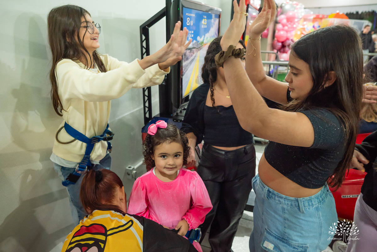 aniversário - Martina - festa infantil - fotografia de aniversário - fotógrafo de família - celebração- energia  - vitalidade - personalidade - Isadora - amor fraternal - Show do Parabéns - alegria - confiança - carinho - Antonio Rocha Fotografias-Pelotas