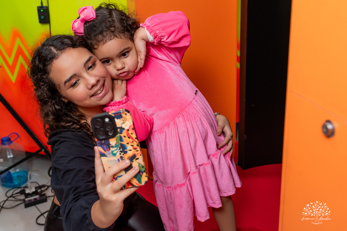 aniversário - Martina - festa infantil - fotografia de aniversário - fotógrafo de família - celebração- energia  - vitalidade - personalidade - Isadora - amor fraternal - Show do Parabéns - alegria - confiança - carinho - Antonio Rocha Fotografias-Pelotas