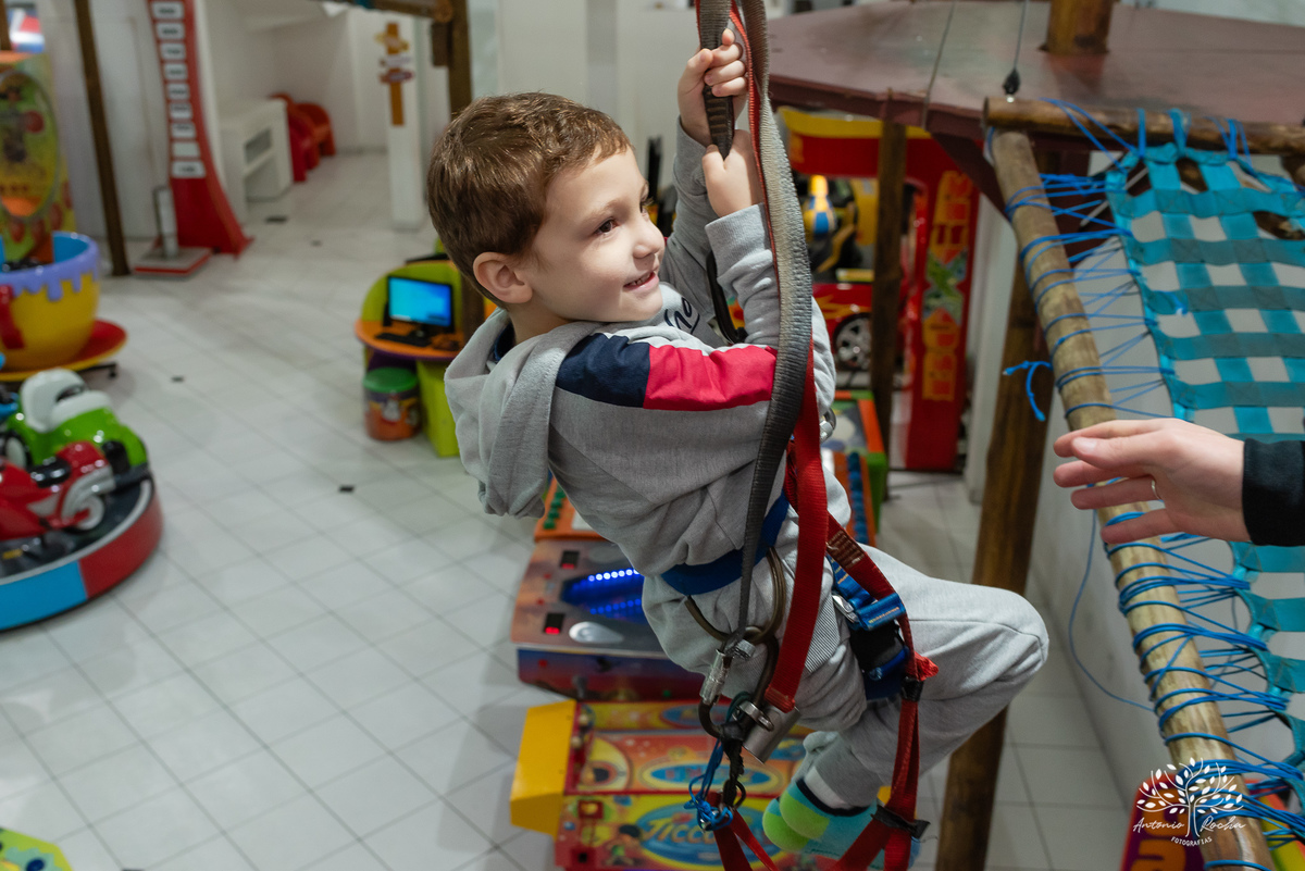 Fotografia-Aniversário infantil-6 anos-Festa-Fotógrafo de eventos-Fotógrafo infantil-Registros de festa-Decoração de aniversário-bolo-Casa Mágica da Gabi-Brincadeiras infantis-Show do Parabéns-Antonio Rocha Fotografias-Fotografia de crianças-Pelotas