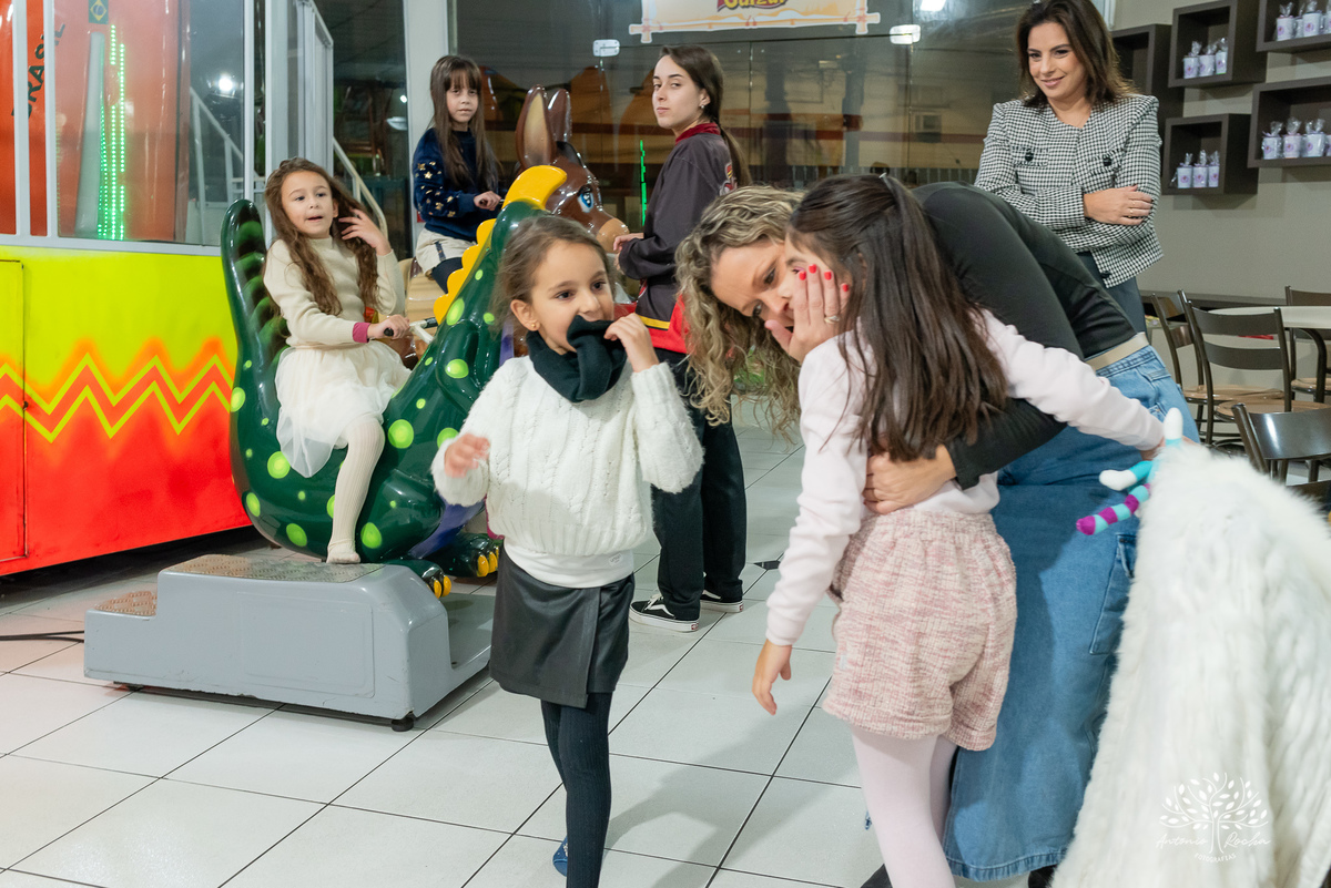 Fotografia-Aniversário infantil-6 anos-Festa-Fotógrafo de eventos-Fotógrafo infantil-Registros de festa-Decoração de aniversário-bolo-Casa Mágica da Gabi-Brincadeiras infantis-Show do Parabéns-Antonio Rocha Fotografias-Fotografia de crianças-Pelotas