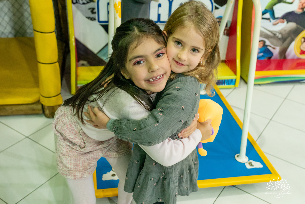 Fotografia-Aniversário infantil-6 anos-Festa-Fotógrafo de eventos-Fotógrafo infantil-Registros de festa-Decoração de aniversário-bolo-Casa Mágica da Gabi-Brincadeiras infantis-Show do Parabéns-Antonio Rocha Fotografias-Fotografia de crianças-Pelotas