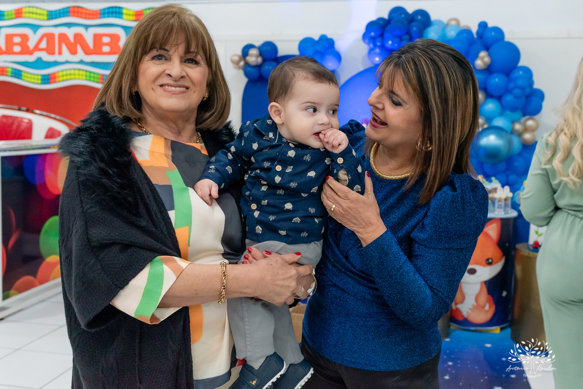 1 ano-Murilo-irmãozinho-Luiza-filho mais novo-pequeno príncipe-fofura-família-amigos-Lulu - alegria - carinho - salão - brinquedos - tobogã - mamãe – Parabéns- fraternal-amor-cliques-Antonio Rocha Fotografias-Pelotas