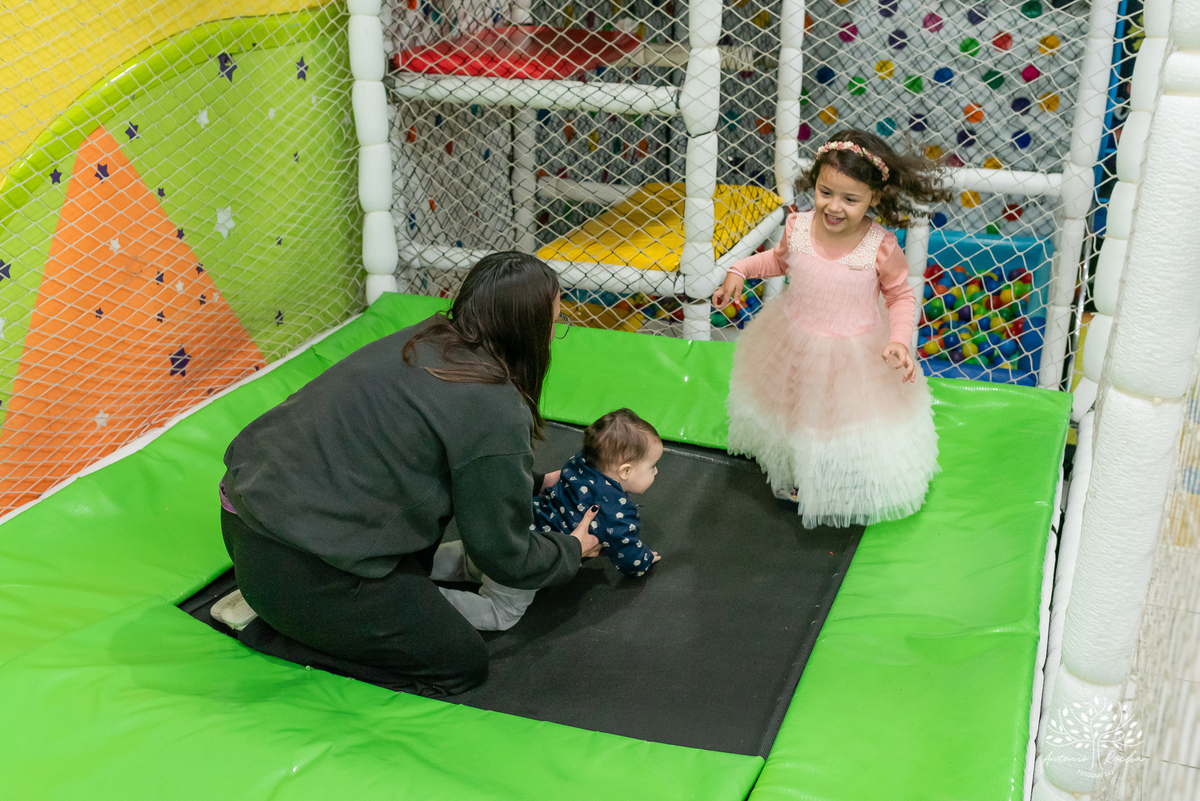 1 ano-Murilo-irmãozinho-Luiza-filho mais novo-pequeno príncipe-fofura-família-amigos-Lulu - alegria - carinho - salão - brinquedos - tobogã - mamãe – Parabéns- fraternal-amor-cliques-Antonio Rocha Fotografias-Pelotas