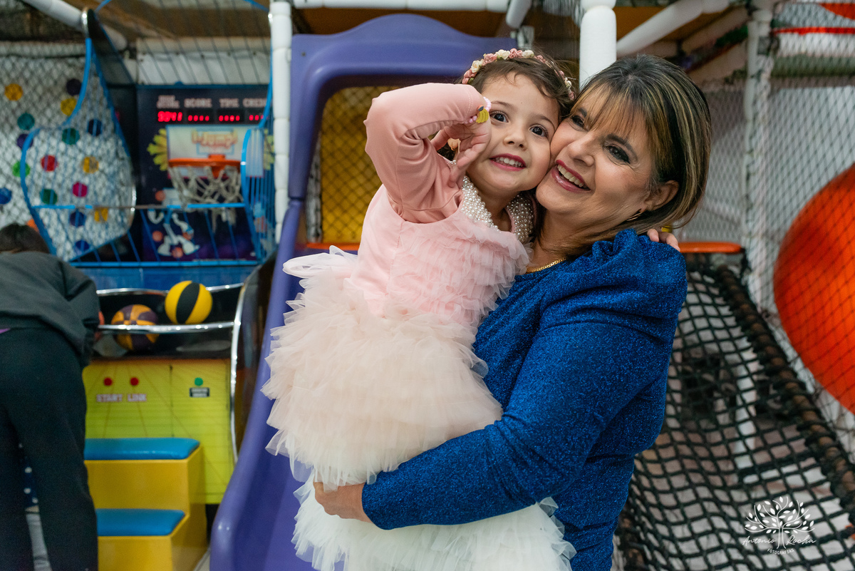 1 ano-Murilo-irmãozinho-Luiza-filho mais novo-pequeno príncipe-fofura-família-amigos-Lulu - alegria - carinho - salão - brinquedos - tobogã - mamãe – Parabéns- fraternal-amor-cliques-Antonio Rocha Fotografias-Pelotas