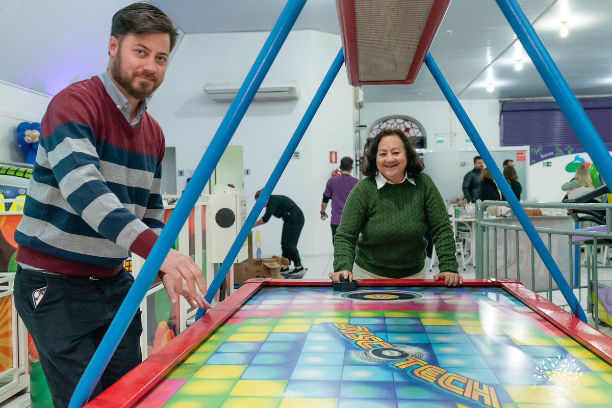 1 ano-Murilo-irmãozinho-Luiza-filho mais novo-pequeno príncipe-fofura-família-amigos-Lulu - alegria - carinho - salão - brinquedos - tobogã - mamãe – Parabéns- fraternal-amor-cliques-Antonio Rocha Fotografias-Pelotas