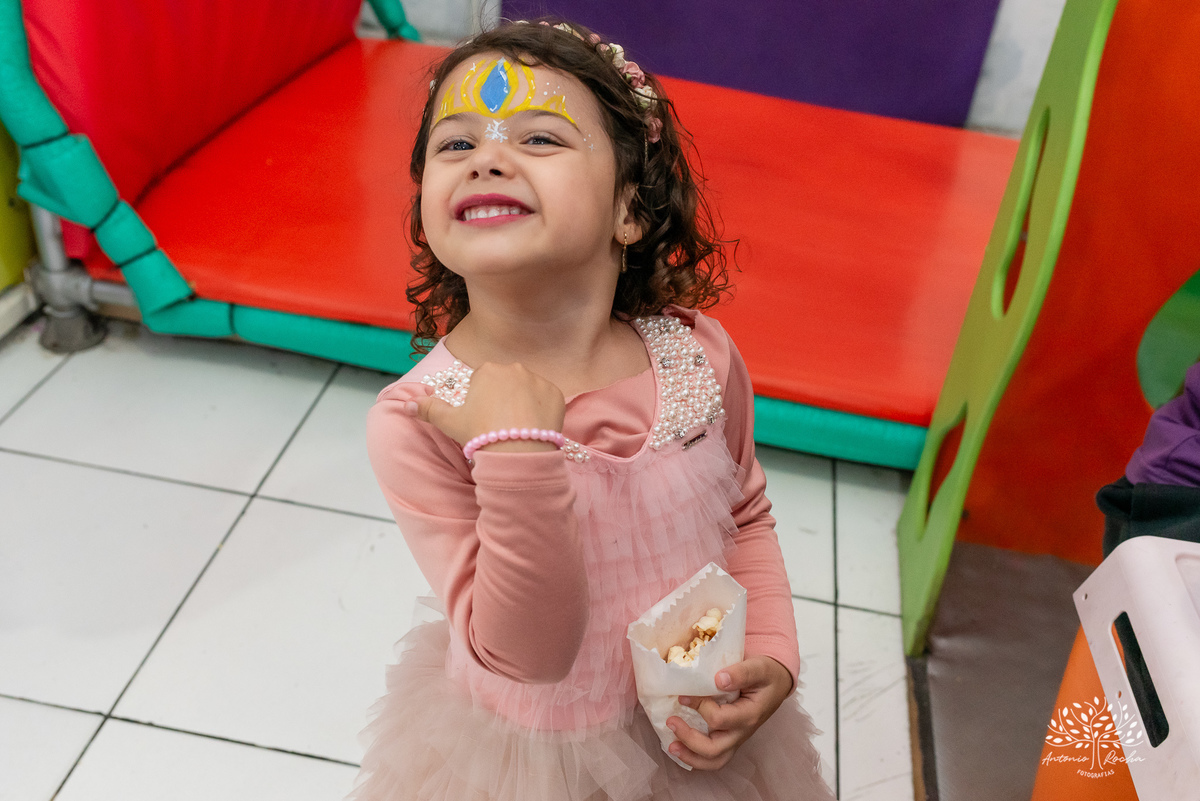 1 ano-Murilo-irmãozinho-Luiza-filho mais novo-pequeno príncipe-fofura-família-amigos-Lulu - alegria - carinho - salão - brinquedos - tobogã - mamãe – Parabéns- fraternal-amor-cliques-Antonio Rocha Fotografias-Pelotas