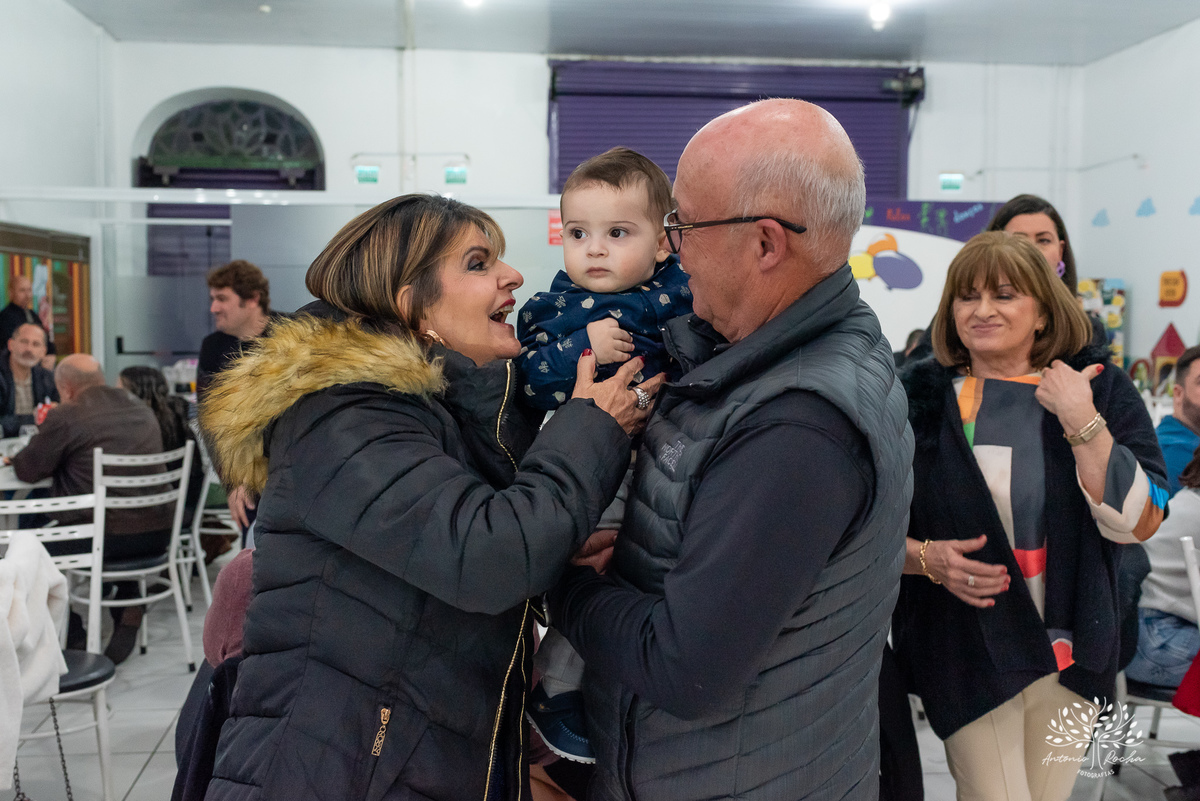 1 ano-Murilo-irmãozinho-Luiza-filho mais novo-pequeno príncipe-fofura-família-amigos-Lulu - alegria - carinho - salão - brinquedos - tobogã - mamãe – Parabéns- fraternal-amor-cliques-Antonio Rocha Fotografias-Pelotas