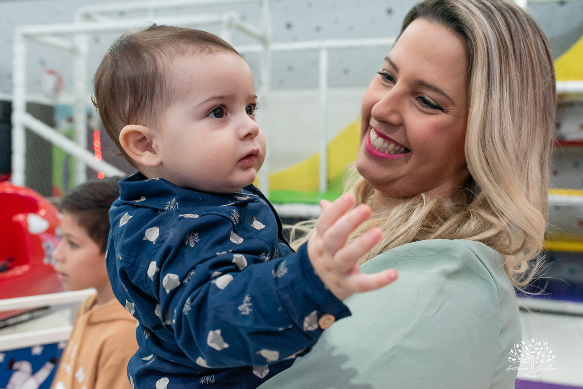 1 ano-Murilo-irmãozinho-Luiza-filho mais novo-pequeno príncipe-fofura-família-amigos-Lulu - alegria - carinho - salão - brinquedos - tobogã - mamãe – Parabéns- fraternal-amor-cliques-Antonio Rocha Fotografias-Pelotas