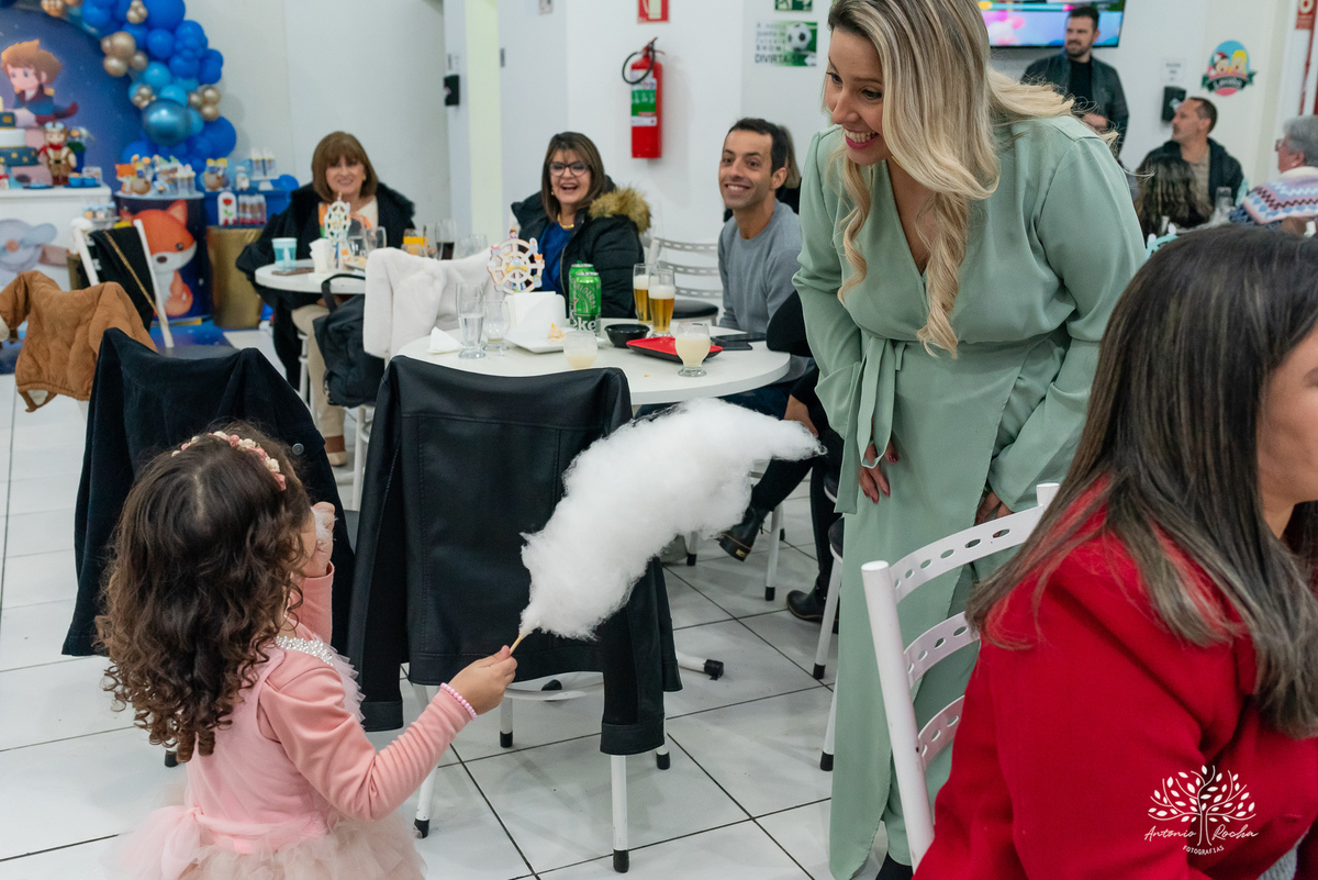 1 ano-Murilo-irmãozinho-Luiza-filho mais novo-pequeno príncipe-fofura-família-amigos-Lulu - alegria - carinho - salão - brinquedos - tobogã - mamãe – Parabéns- fraternal-amor-cliques-Antonio Rocha Fotografias-Pelotas