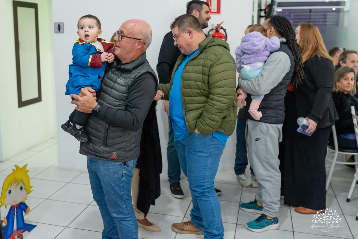 1 ano-Murilo-irmãozinho-Luiza-filho mais novo-pequeno príncipe-fofura-família-amigos-Lulu - alegria - carinho - salão - brinquedos - tobogã - mamãe – Parabéns- fraternal-amor-cliques-Antonio Rocha Fotografias-Pelotas