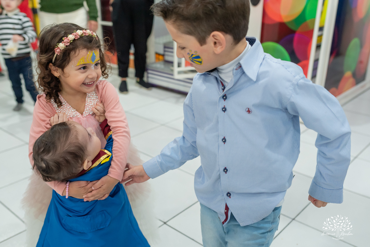 1 ano-Murilo-irmãozinho-Luiza-filho mais novo-pequeno príncipe-fofura-família-amigos-Lulu - alegria - carinho - salão - brinquedos - tobogã - mamãe – Parabéns- fraternal-amor-cliques-Antonio Rocha Fotografias-Pelotas