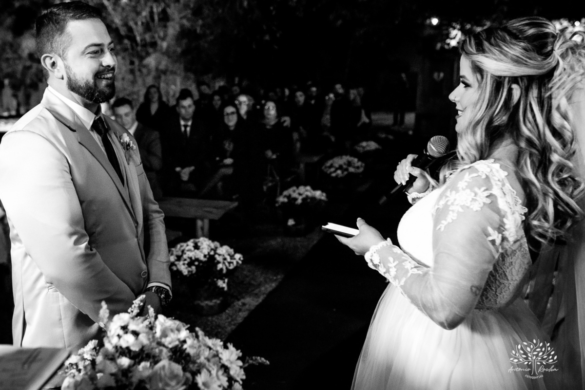 cerimônia-casamento-Priscila e Gustavo-entrada do filho-noivo emocionado-noiva deslumbrante-troca de votos-autenticidade dos noivos-chuva de arroz-ensaio pós-cerimônia-recepção-festa-energia vibrante-Antonio Rocha Fotografias-Pelotas