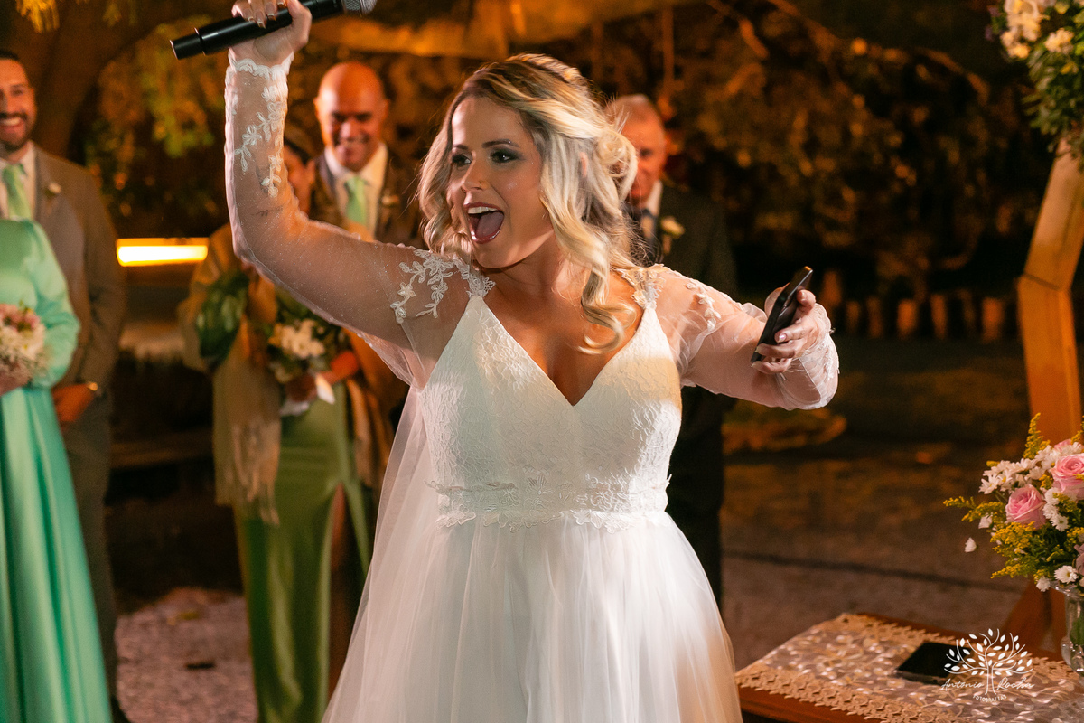cerimônia-casamento-Priscila e Gustavo-entrada do filho-noivo emocionado-noiva deslumbrante-troca de votos-autenticidade dos noivos-chuva de arroz-ensaio pós-cerimônia-recepção-festa-energia vibrante-Antonio Rocha Fotografias-Pelotas