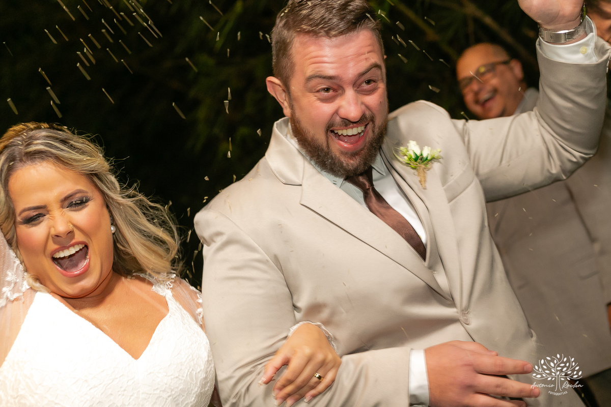 cerimônia-casamento-Priscila e Gustavo-entrada do filho-noivo emocionado-noiva deslumbrante-troca de votos-autenticidade dos noivos-chuva de arroz-ensaio pós-cerimônia-recepção-festa-energia vibrante-Antonio Rocha Fotografias-Pelotas
