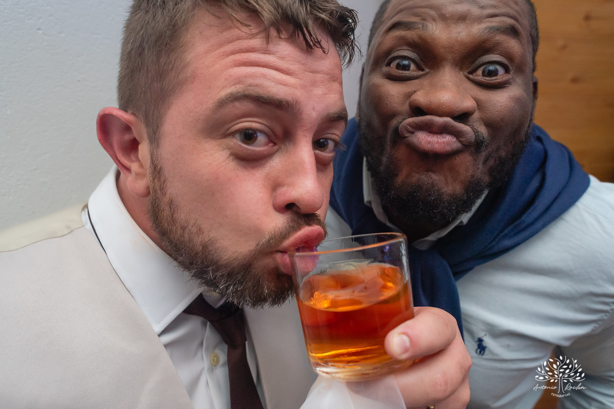 chegada dos noivos-recepção de casamento-fotos posadas-mesa do bolo-momentos espontâneos-reviver memórias-discurso dos noivos-festa vibrante-banda Havai-buquê da noiva-uísque jogado-pista de dança-Antonio Rochas Fotografias-Pelotas-Quinta Dom Manuel