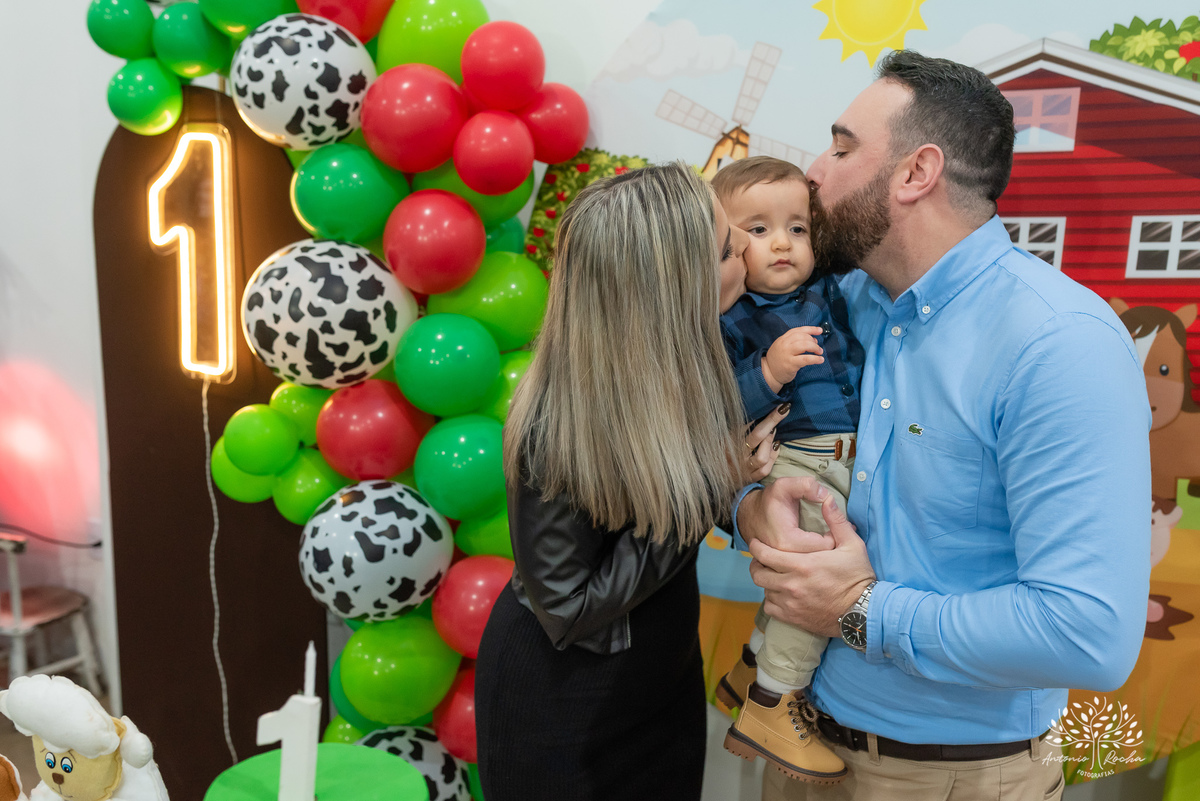 primeiro aninho-fazendinha-fotógrafo de festa infantil-fotos de família-salão Loly Pop-playground-parabéns-registros fotográficos-dia especial-cliques do aniversário-festa colorida e alegre-fotografia espontânea-Antonio Rocha Fotografias-Pelotas